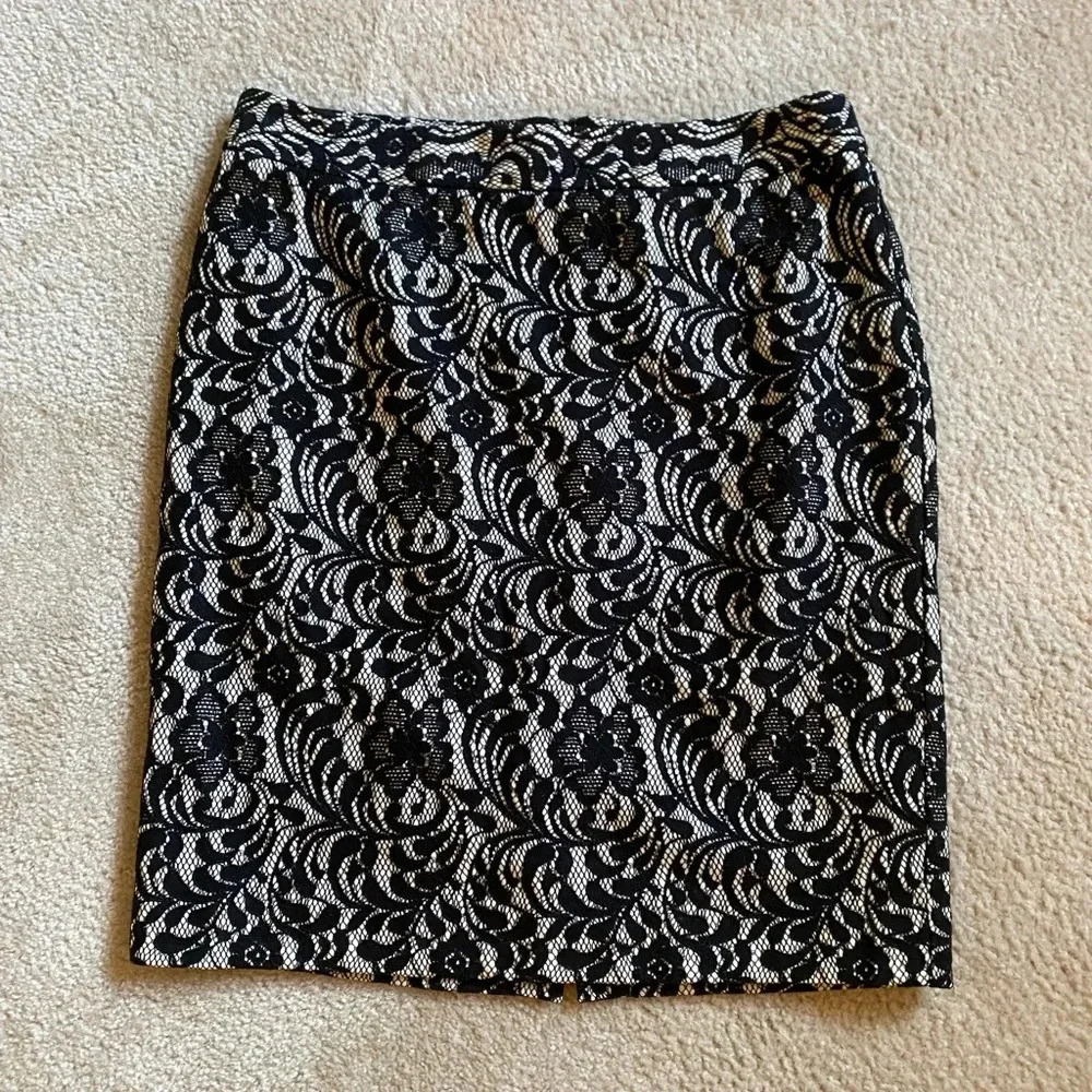 Worthington black and tan lace skirt size 8